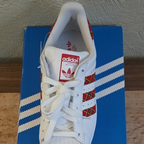 Adidas Women's Superstar White with Red Stripes Sneakers. Size 7 - Picture 3 of 6
